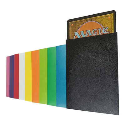 แพ็คของ 50 ใบใหม่ที่มีเนื้อเยื่อการตัดอย่างต่อเนื่อง สูง MTG ขนาดมาตรฐาน 66x91