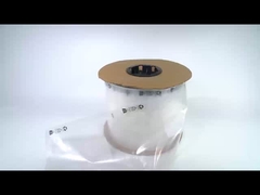 กระเป๋าที่เปิดก่อนจะเปิดอยู่ด้านหนึ่ง เพื่อให้ง่าย